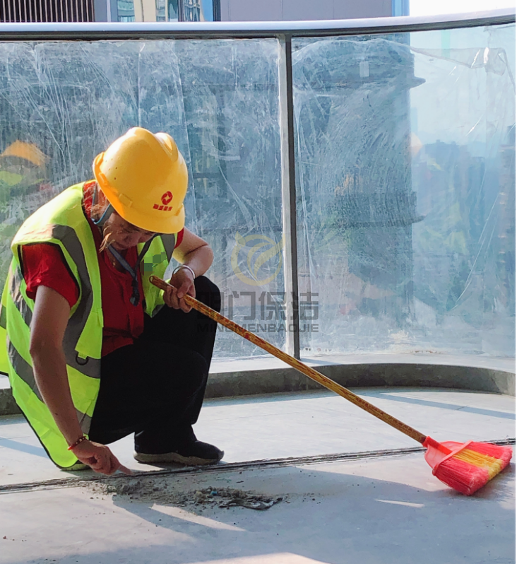 开荒选择专业的清洁公司，不仅效率高，效果也